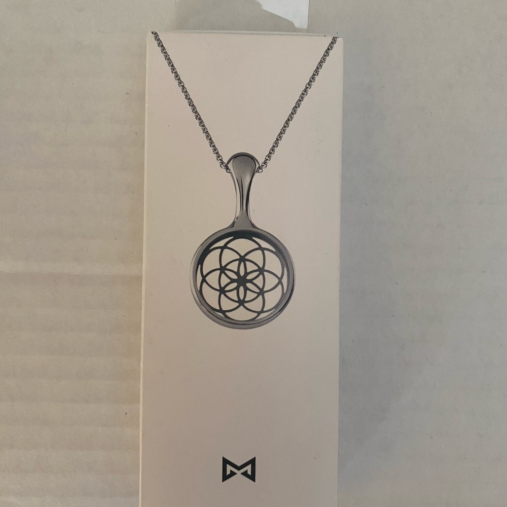 Misfit Wearables Shine Bloom Necklace - Picture 2 of 9
